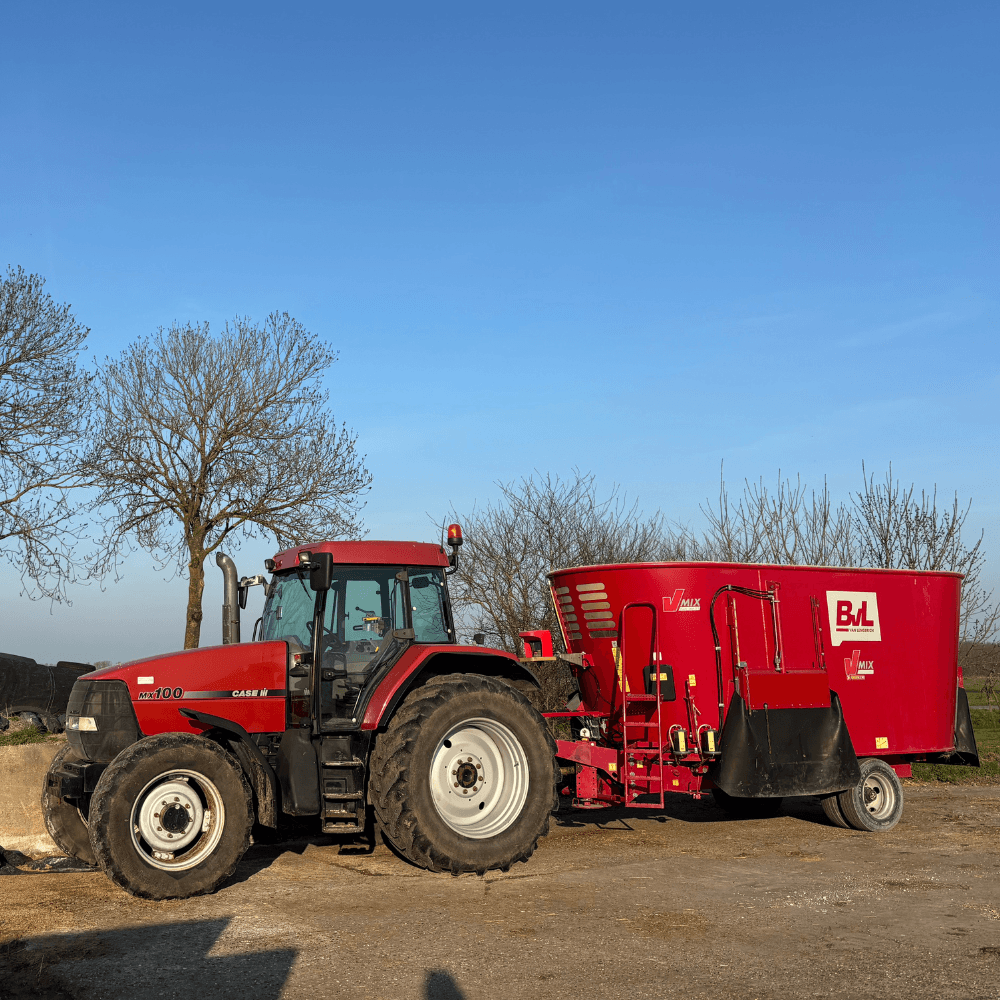 Voerwagen achter trekker